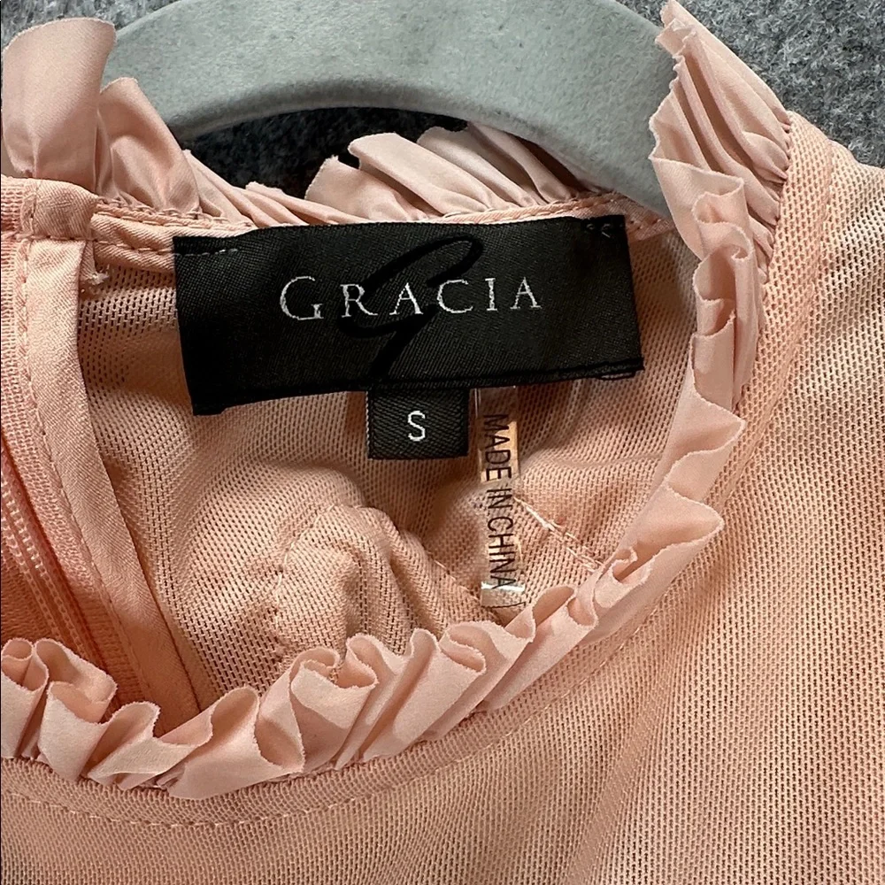 Gracia Peach Color Ruffled Blouse Size Small - Picture 3 of 8